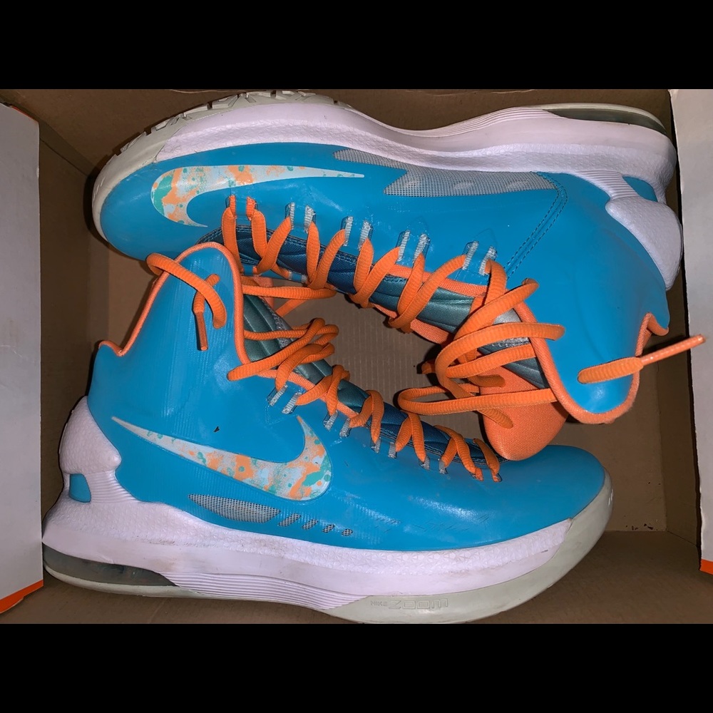 KD5 Easter basketball shoe size 9